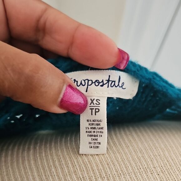 Aeropostale Blue Crew Neck Sweater with Vertical Knit Patterns - Picture 3 of 16